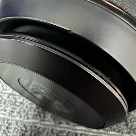 BEATS Solo3 LIKE NEW - Picture 11 of 12